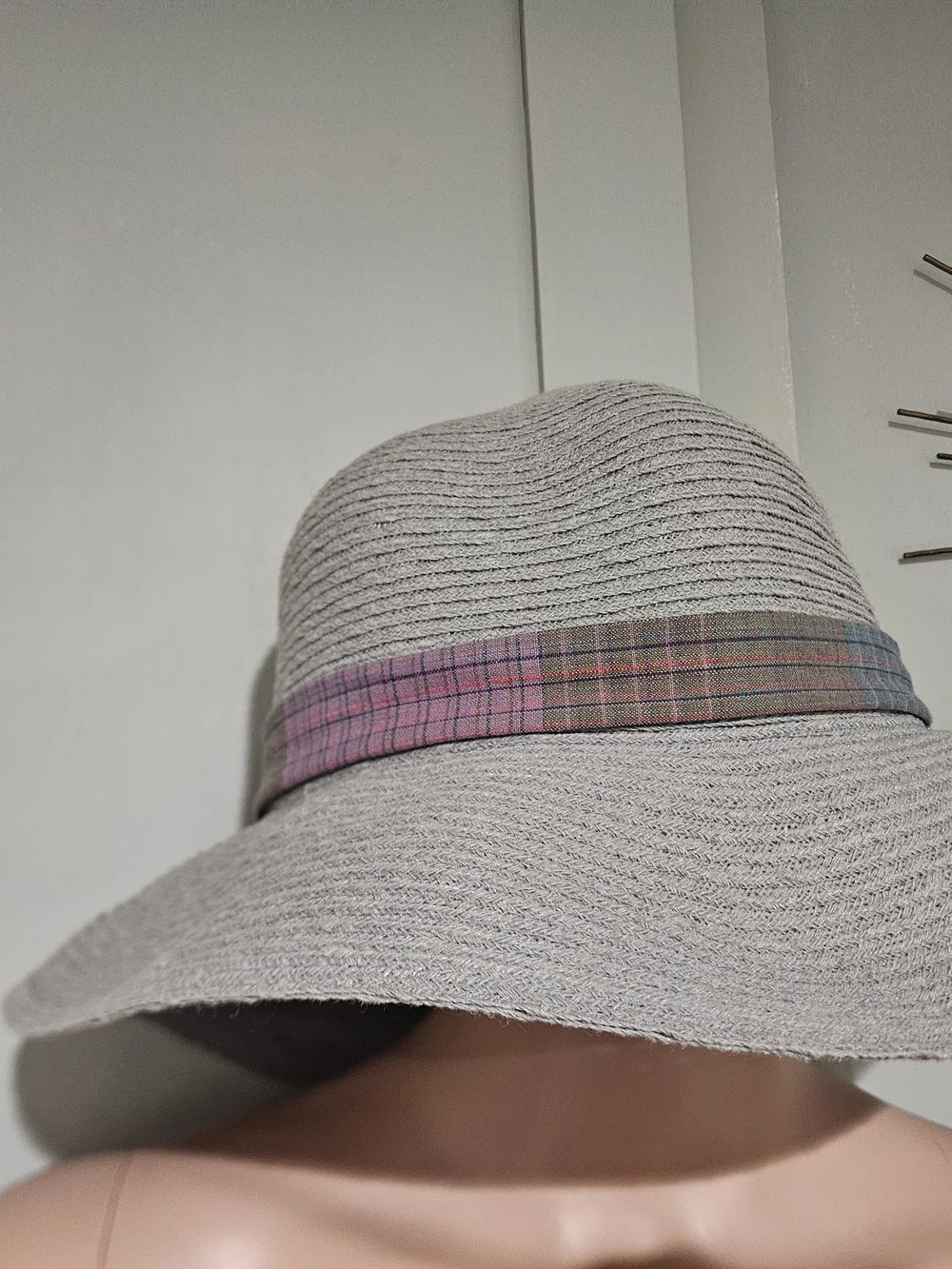 Wide Brim Hemp Blend Sun Hat Gray Plaid Band Lightweight Resort Boho - Picture 11 of 13